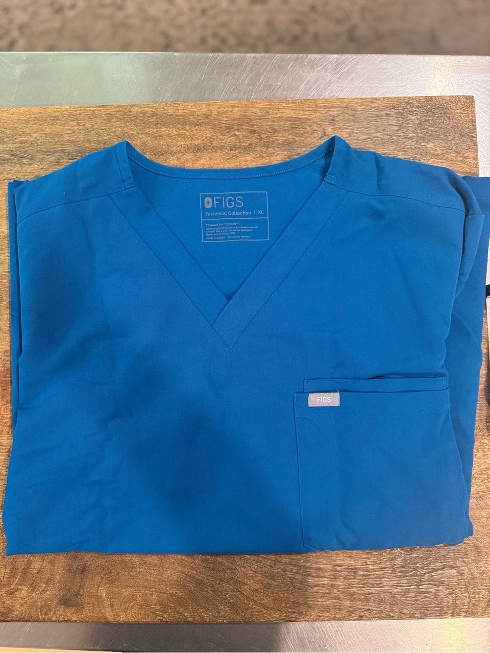 Figs Short Sleeve V-Neck Scrub Top in Royal Blue